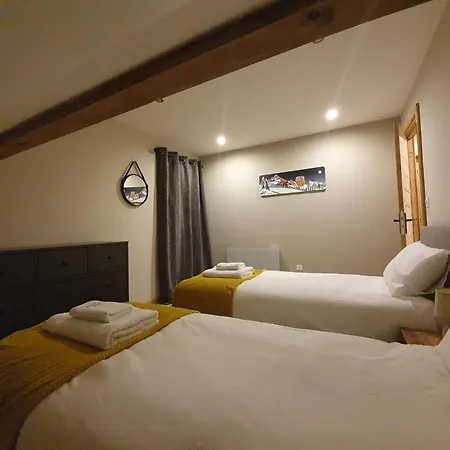 Clocher Sleeps 10 Hot Tub Dağ evi