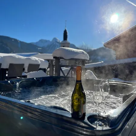 Dağ evi Clocher Sleeps 10 Hot Tub